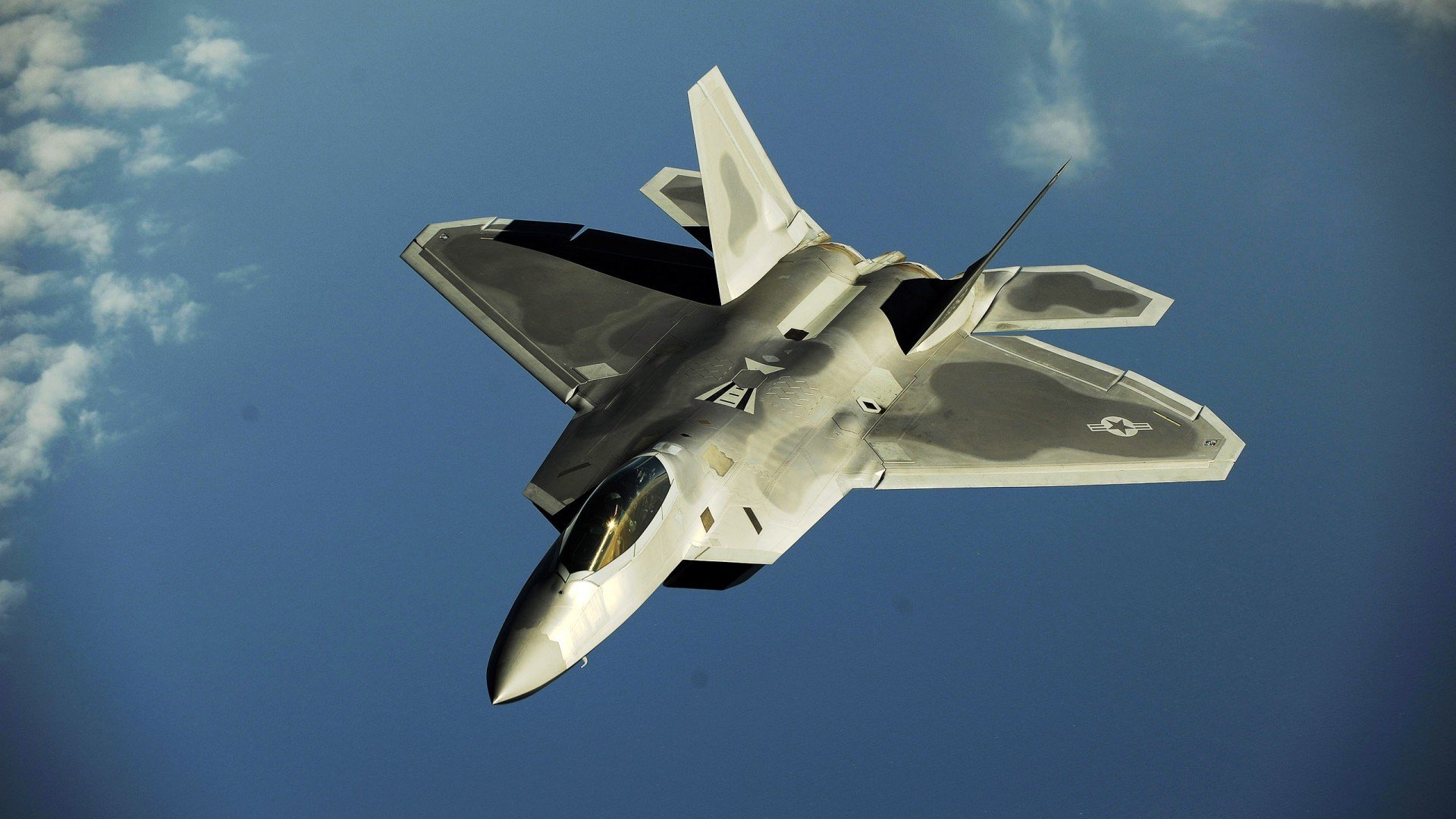 男子篮球培训注重快速反应与决策能力培养,男孩篮球训练