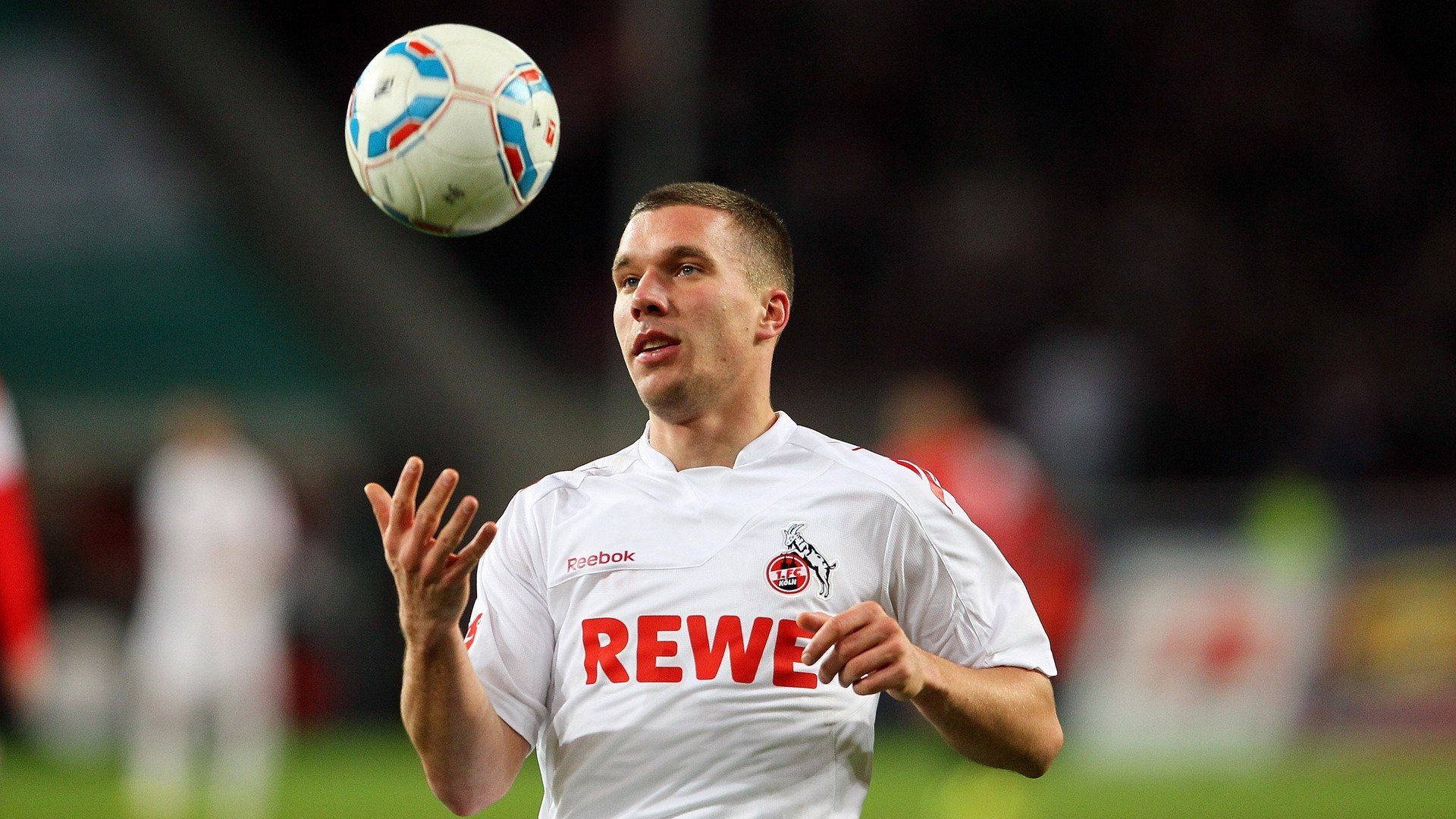 荷兰男足在预选赛中遭遇西班牙绝杀，西班牙荷兰足球比赛